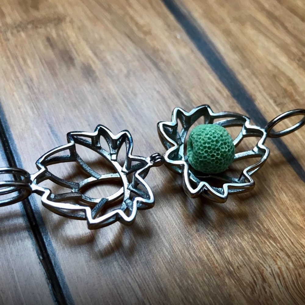 Lotus Pendant Lava Stone Aromatherapy Necklace NWT - Picture 5 of 5